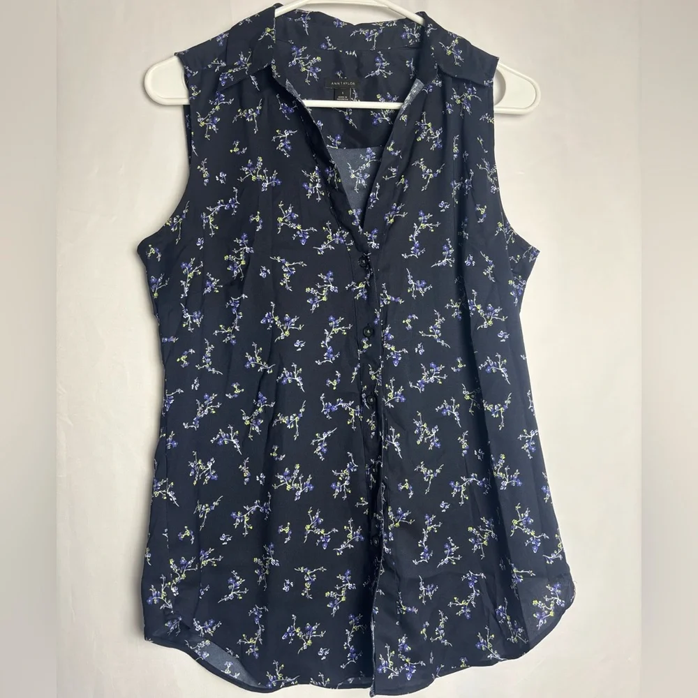 Ann Taylor
Small
Color Blue , Purple. White .yellow - Picture 2 of 6